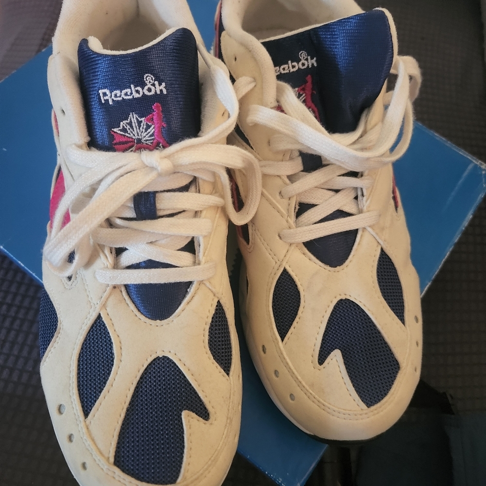 **NWOT** REBOOK Aztrek Chalk/Royal/Rose/White UNISEX Men's 8/ Women's 9